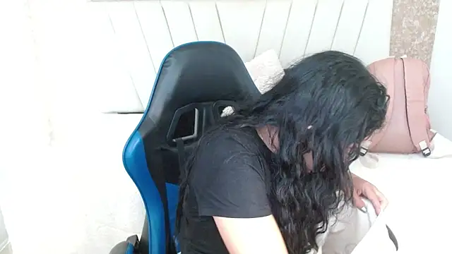 Snapshot of AliceSmity_ chatting on 03-12-26, 12:00 AliceSmity online show from 03-12-26, 12:00