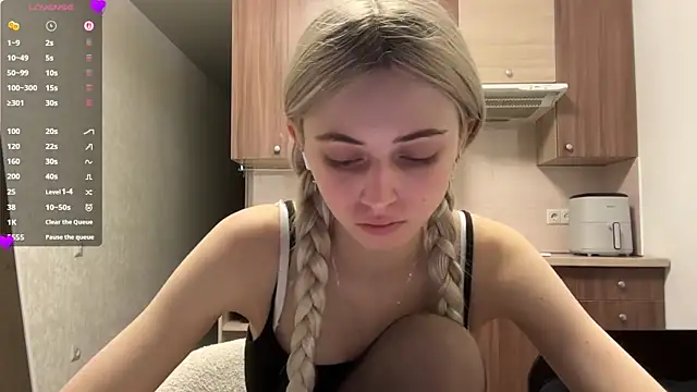 Snapshot of AidaGloshen chatting on 05-18-26, 03:29 AidaGloshen online show from 05-18-26, 03:29