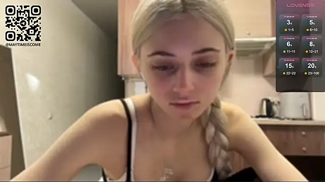 Snapshot of AidaGloshen chatting on 06-15-26, 03:47 AidaGloshen online show from 06-15-26, 03:47