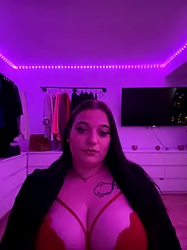 Snapshot of Aksinja05 chatting on 11-04-25, 02:05 Aksinja05 online show from 11-04-25, 02:05