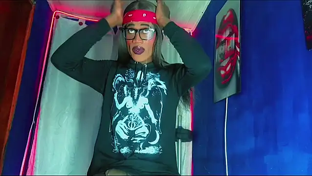 Kloe cardashan online show from 12-18-25, 09:54