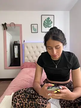 BIJOU SECRET online show from 04-09-26, 06:57