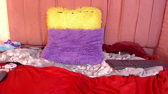 Snapshot of marceline_cutte chatting on 12-14-25, 11:31 marceline cutte online show from 12-14-25, 11:31