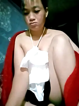 Snapshot of Noelle-e chatting on 11-04-25, 01:27 Noelle-e online show from 11-04-25, 01:27