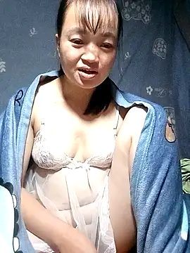 Snapshot of Noelle-e chatting on 11-27-25, 01:24 Noelle-e online show from 11-27-25, 01:24