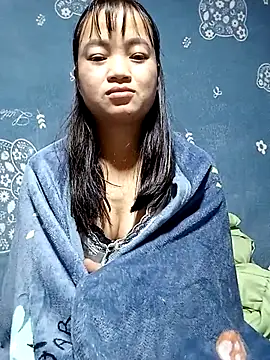 Snapshot of Noelle-e chatting on 12-15-25, 10:52 Noelle-e online show from 12-15-25, 10:52