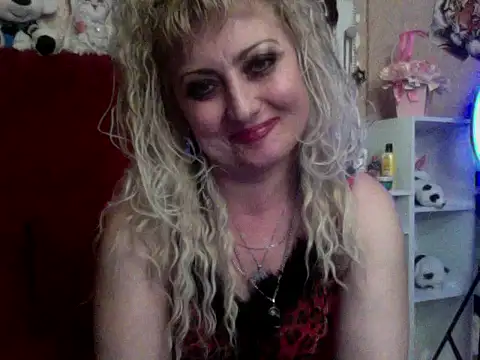 xHot Amazonq online show from 10-31-25, 01:06