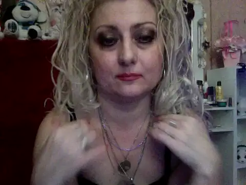 xHot Amazonq online show from 11-06-25, 04:41