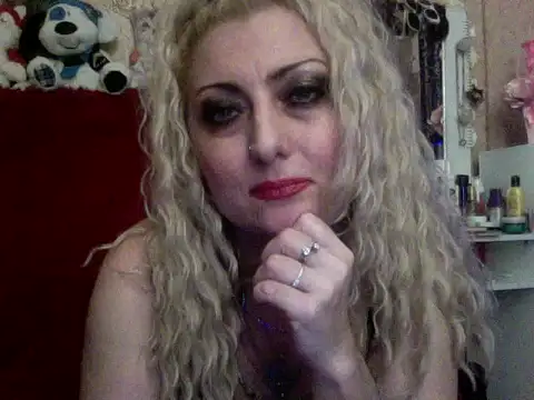 xHot Amazonq online show from 11-10-25, 06:29