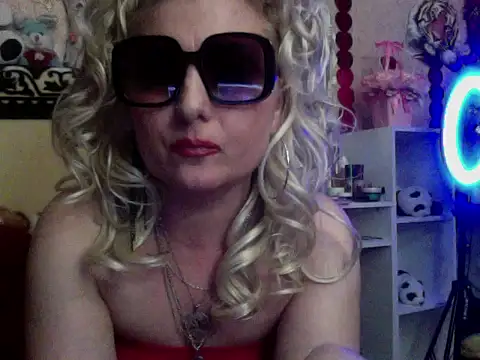 xHot Amazonq online show from 11-29-25, 10:24