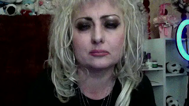 xHot Amazonq online show from 01-17-26, 06:44