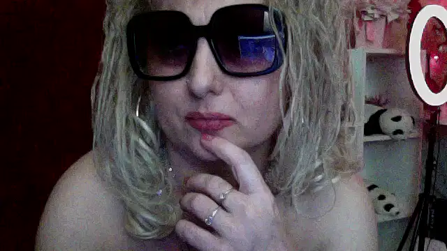 xHot Amazonq online show from 02-14-26, 12:51