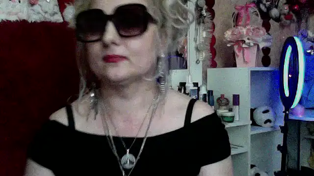 xHot Amazonq online show from 04-01-26, 08:50