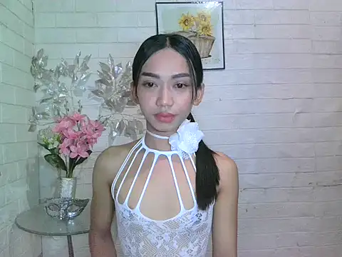 Snapshot of Queenpau chatting on 10-28-25, 12:41 Queenpau online show from 10-28-25, 12:41