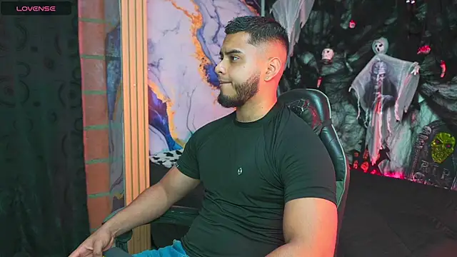 Tiler wolker online show from 10-25-25, 11:43