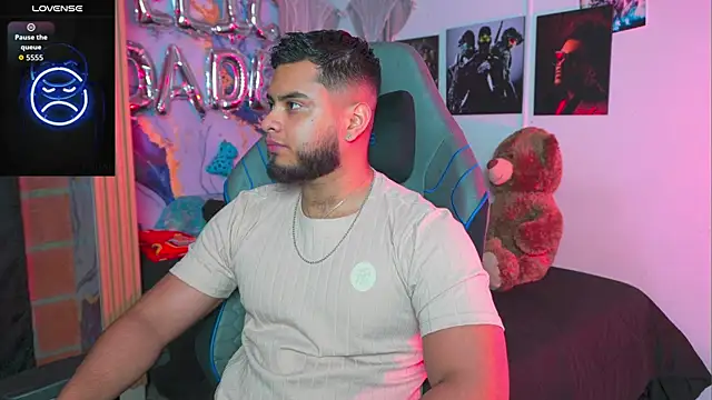 Tiler wolker online show from 04-14-26, 12:05