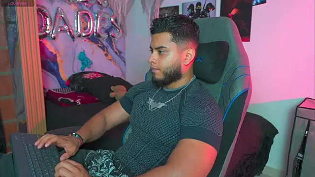 Tiler wolker online show from 04-25-26, 12:46