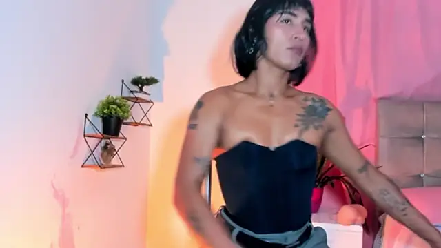 nahomi28  online show from 10-31-25, 03:13