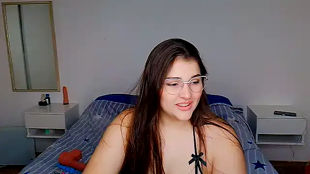 Snapshot of angietubebe chatting on 07-09-26, 02:37 angietubebe online show from 07-09-26, 02:37