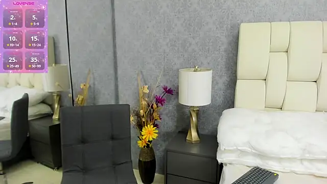 Snapshot of Luna_Bella3 chatting on 10-31-25, 11:11 Luna Bella3 online show from 10-31-25, 11:11