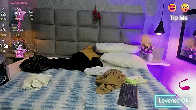 Luna Bella3 online show from 12-18-25, 10:54