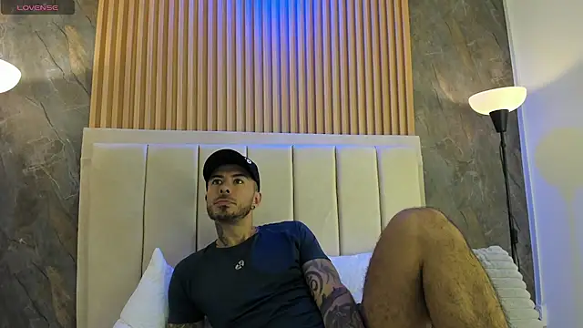 Snapshot of axel_tatto chatting on 10-27-25, 07:18 axel tatto online show from 10-27-25, 07:18