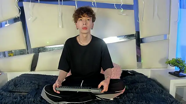 Snapshot of Genesis_ask chatting on 11-15-25, 02:53 Genesis ask online show from 11-15-25, 02:53