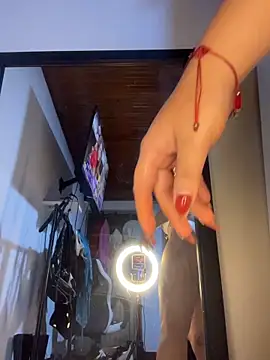 Im Saraaaa online show from 01-15-26, 03:11