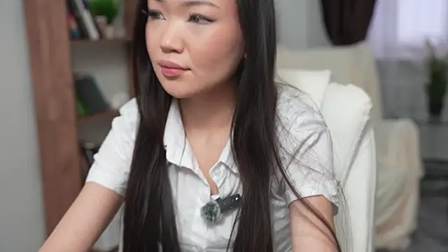 Snapshot of OnieClose chatting on 12-14-25, 07:36 OnieClose online show from 12-14-25, 07:36