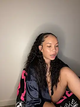 nikkiloveee online show from 11-24-25, 06:24