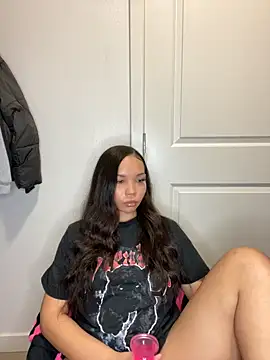 nikkiloveee online show from 11-26-25, 06:14