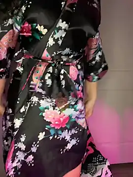 nikkiloveee online show from 12-17-25, 07:14