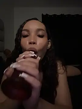 nikkiloveee online show from 05-25-26, 04:07