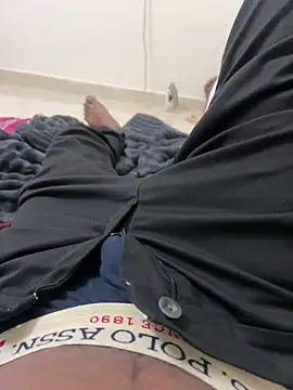 Snapshot of Nazeer8897 chatting on 10-26-25, 10:43 Nazeer8897 online show from 10-26-25, 10:43