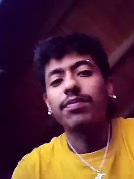 SkinniYamo online show from 04-18-26, 05:22