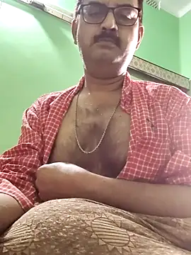Snapshot of hairyguylove chatting on 10-27-25, 02:04 hairyguylove online show from 10-27-25, 02:04