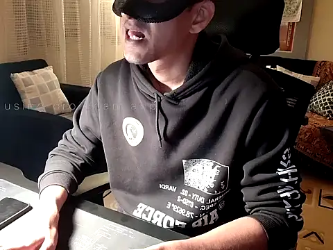 Snapshot of Andy_James181 chatting on 01-11-26, 10:20 Andy James181 online show from 01-11-26, 10:20