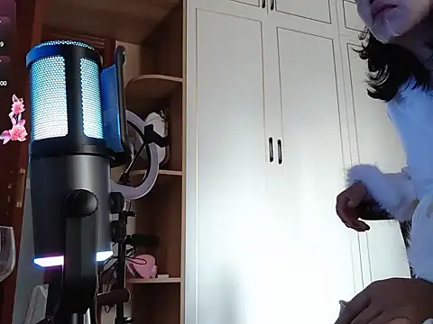 Snapshot of Qt889999 chatting on 11-16-25, 01:22 Qt889999 online show from 11-16-25, 01:22