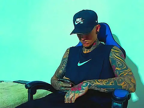 Snapshot of sexy_men_tatoo chatting on 11-03-25, 10:05 sexy men tatoo online show from 11-03-25, 10:05