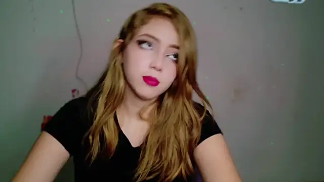 Snapshot of Natalia_alian chatting on 10-31-25, 07:15 Natalia alian online show from 10-31-25, 07:15