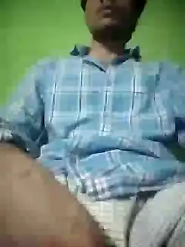 Snapshot of Luckysucks chatting on 10-28-25, 07:16 Luckysucks online show from 10-28-25, 07:16