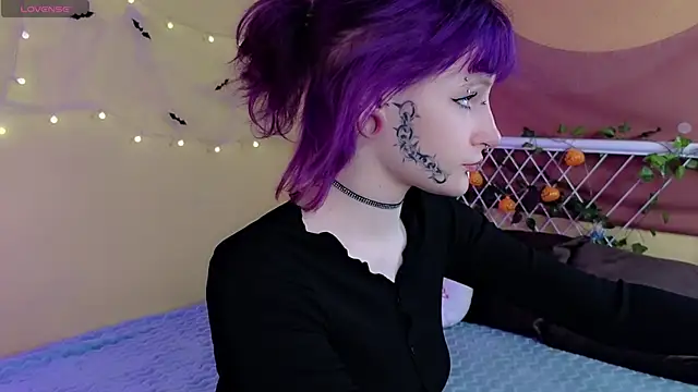 Snapshot of karkadeshk chatting on 10-29-25, 10:28 karkadeshk online show from 10-29-25, 10:28