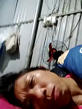 Snapshot of bella-la chatting on 10-30-25, 06:19 bella-la online show from 10-30-25, 06:19