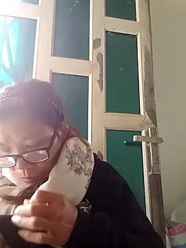 bella-la online show from 12-18-25, 07:03