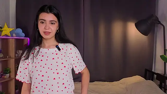 Snapshot of GemmaGlory chatting on 10-28-25, 04:05 GemmaGlory online show from 10-28-25, 04:05