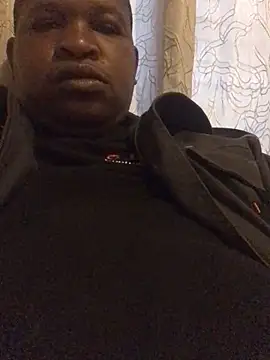 Snapshot of Johnparis505 chatting on 10-29-25, 03:20 Johnparis505 online show from 10-29-25, 03:20