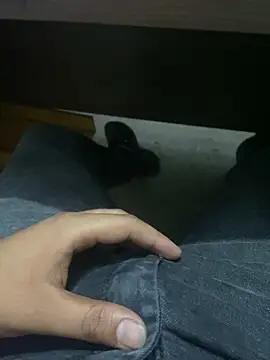 Snapshot of Mannuppok chatting on 10-28-25, 12:52 Mannuppok online show from 10-28-25, 12:52