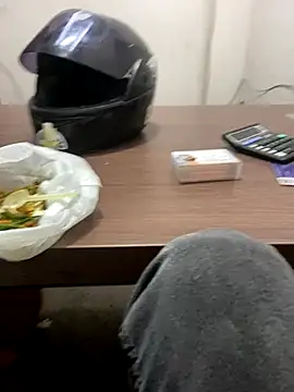 Snapshot of Mannuppok chatting on 10-29-25, 02:52 Mannuppok online show from 10-29-25, 02:52