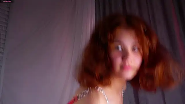 Snapshot of YettaCalabria chatting on 06-17-26, 02:18 YettaCalabria online show from 06-17-26, 02:18