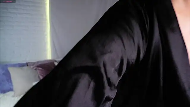 Snapshot of YettaCalabria chatting on 06-21-26, 02:19 YettaCalabria online show from 06-21-26, 02:19